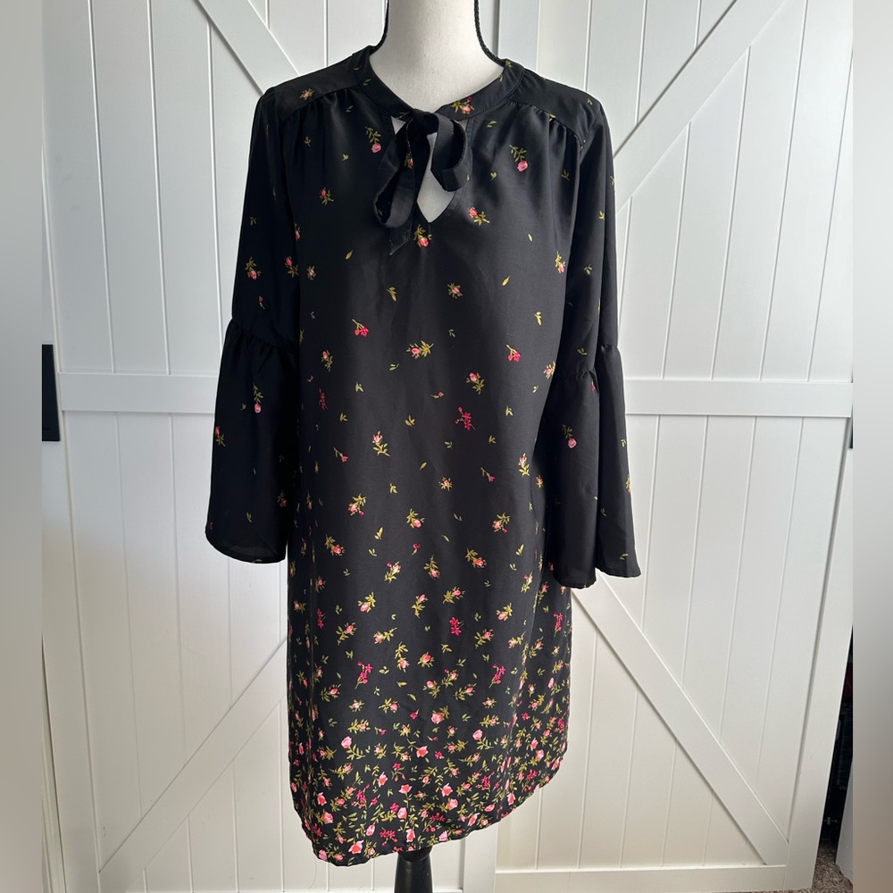Old Navy Black Floral Shift Dress Tie Neck Bell Sleeve Size Medium